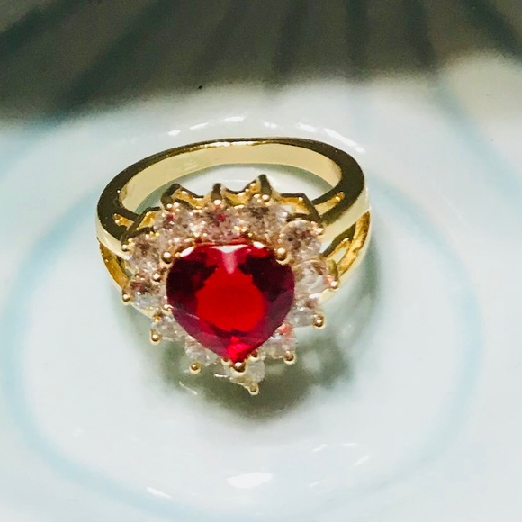 Unknown Jewelry - Heart Shape Garnet Gem 💎 Ring
